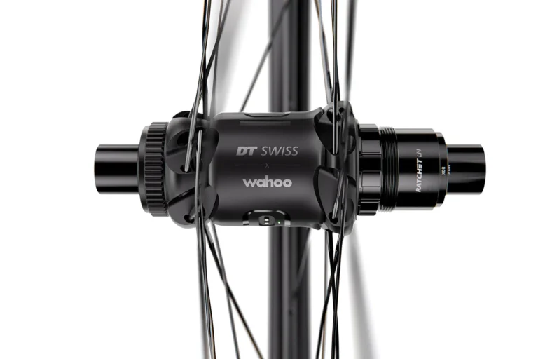 DT Swiss TRACKR SPEED by Wahoo instalado em um cubo traseiro SPLINE