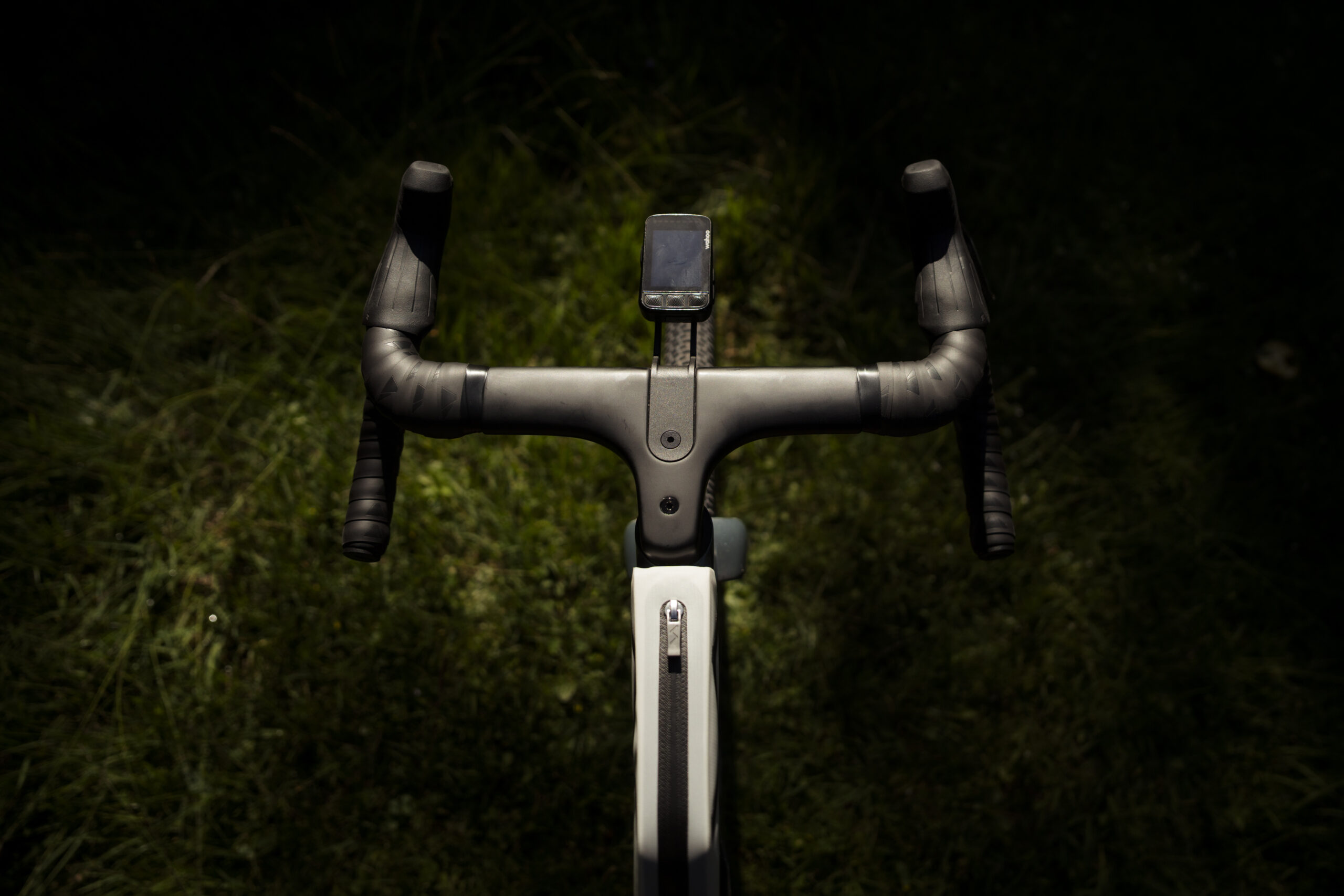 Canyon Grail CF SLX 8 AXS 2026 em ação