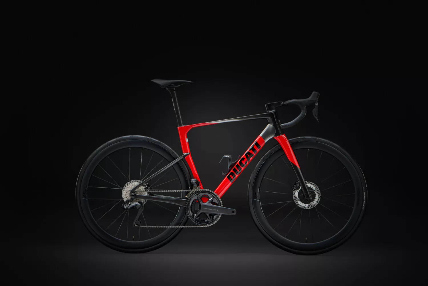 Ducati Monoscocca – ciclista em ação pedalando