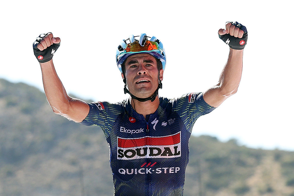 Mikel Landa celebra a vitória na etapa 20 da Vuelta 2026 no Collado del Alguacil