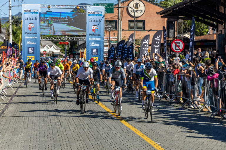 Largada do UCI Gran Fondo World Series Brazil em Pomerode (SC)