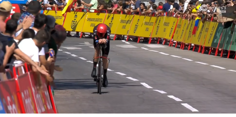 Etapa 18 La Vuelta 2026 - contrarreloj individual em Jerez de la Frontera. Stefan Küng venceu, Enric Mas manteve a liderança geral