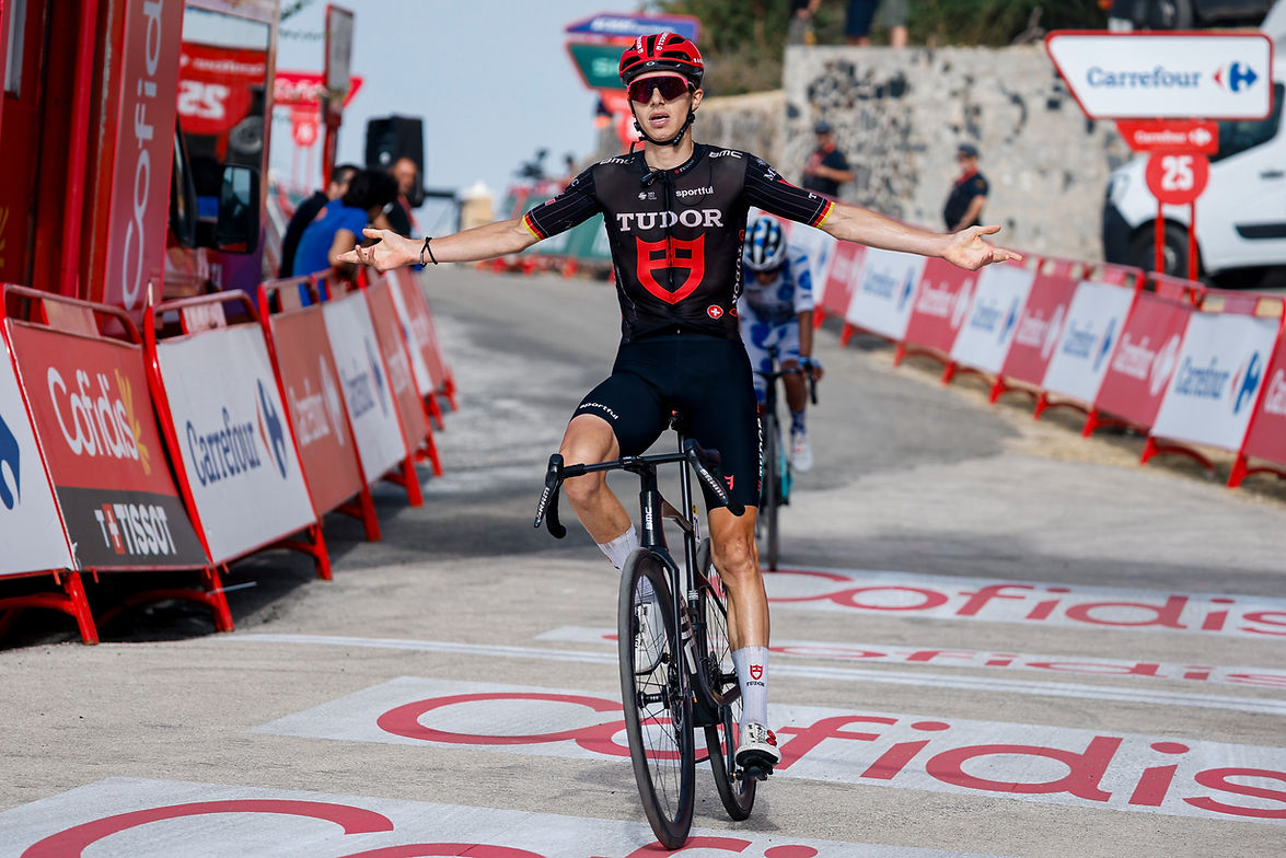 Marco Brenner celebra vitória na Etapa 14 da Vuelta a España 2026 no alto da Sierra de la Pandera