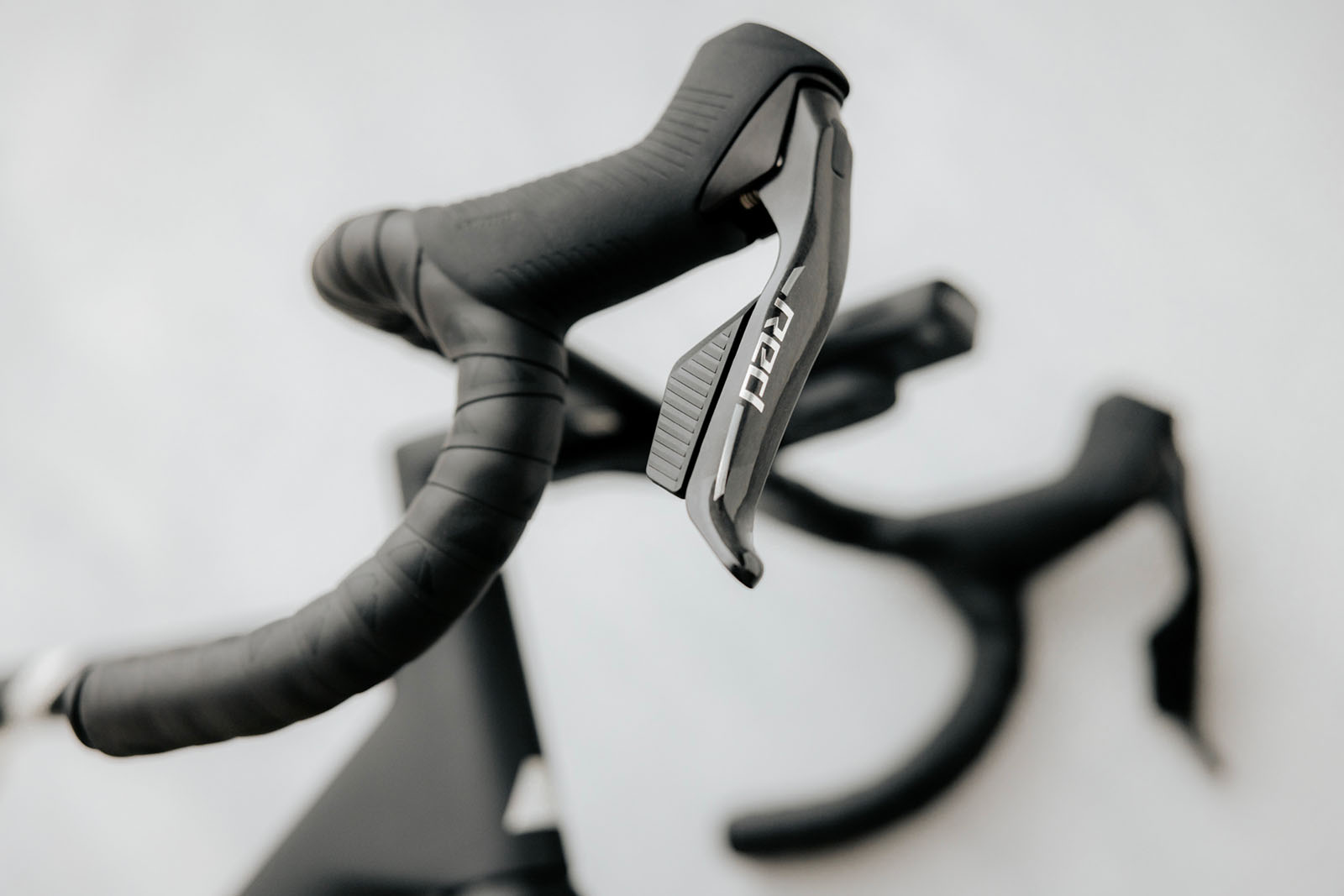 Câmbios SRAM Red AXS – derailleurs dianteiro e traseiro eletrônicos
