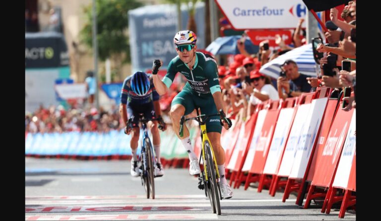 Wout van Aert vence a 13ª etapa da Vuelta após ataque a 3,5 km do fim