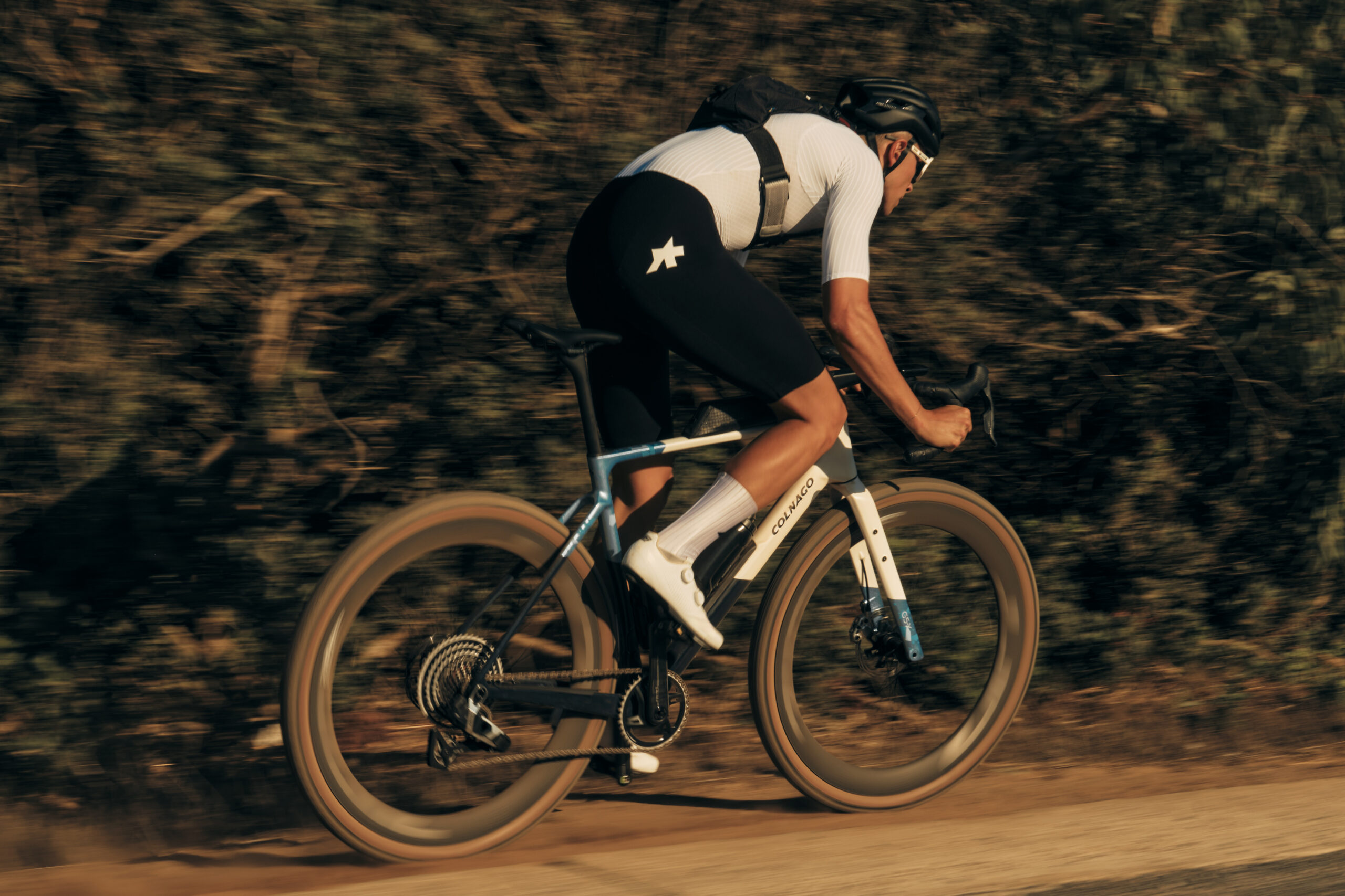 Colnago G5-X em ação em terreno de gravel