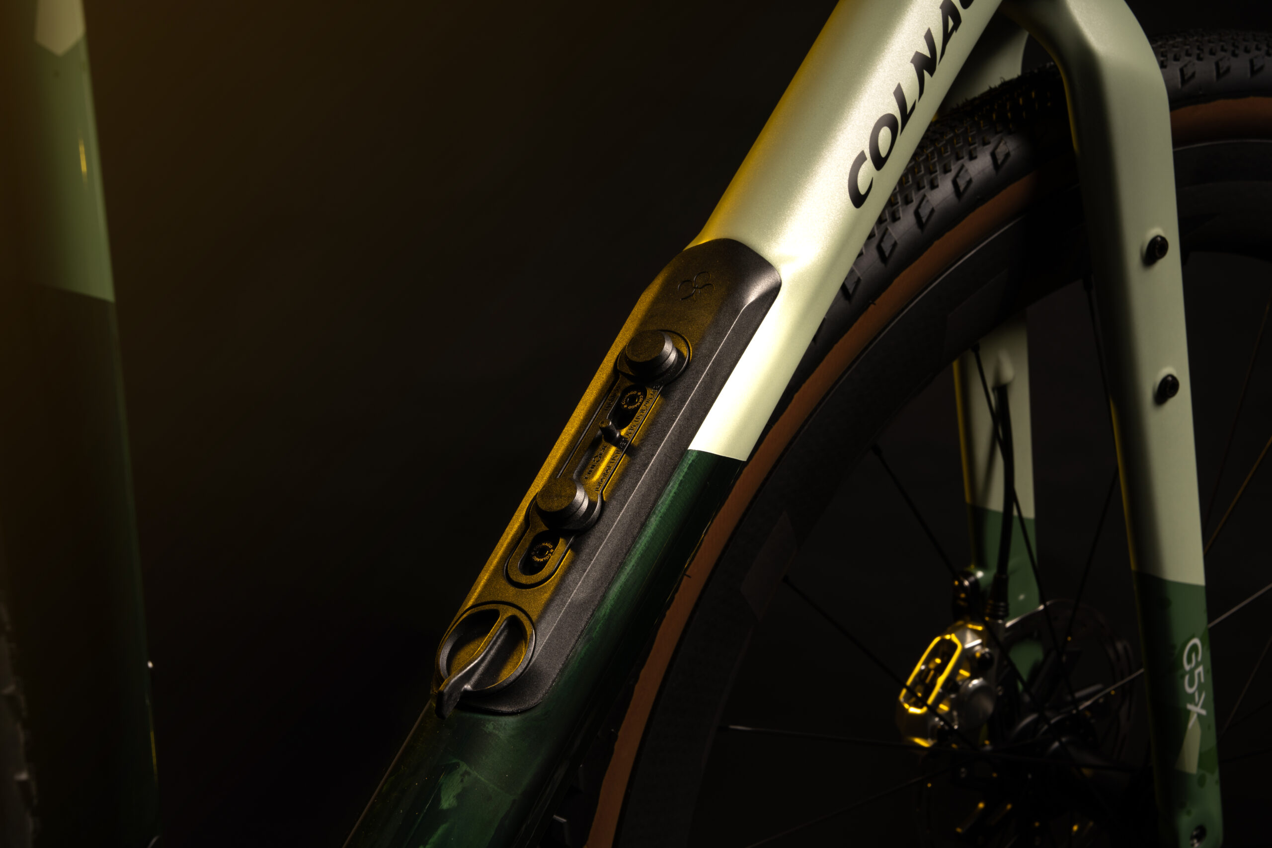 Armazenamento interno integrado no tubo diagonal da Colnago G5-X